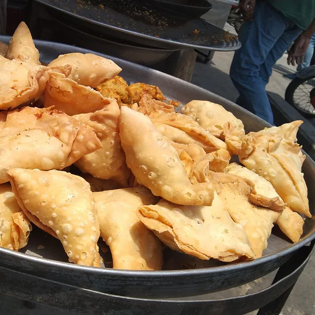 Aloo Samosa (Ready to Fry)